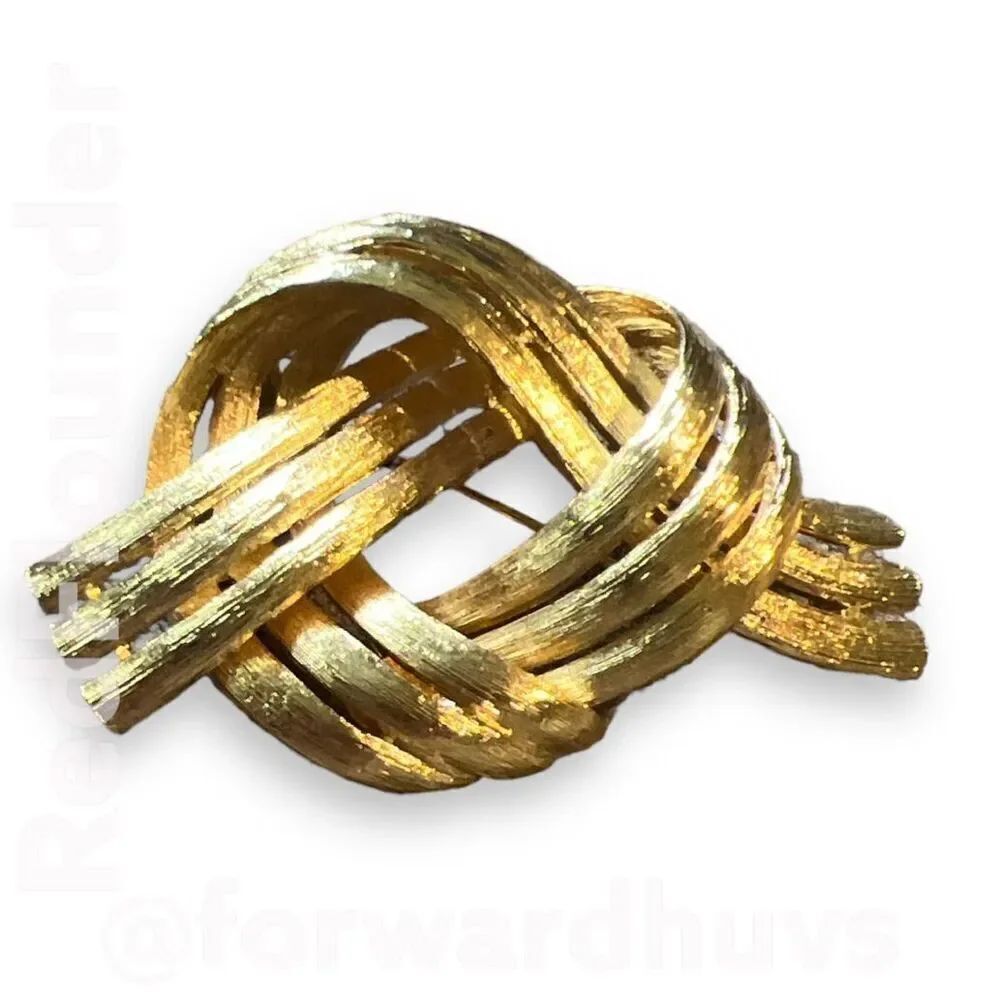 Beautiful Gold Tone Metal Knot Shaped Brooch